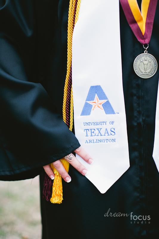 graduation senior photographer university of texas at arlington