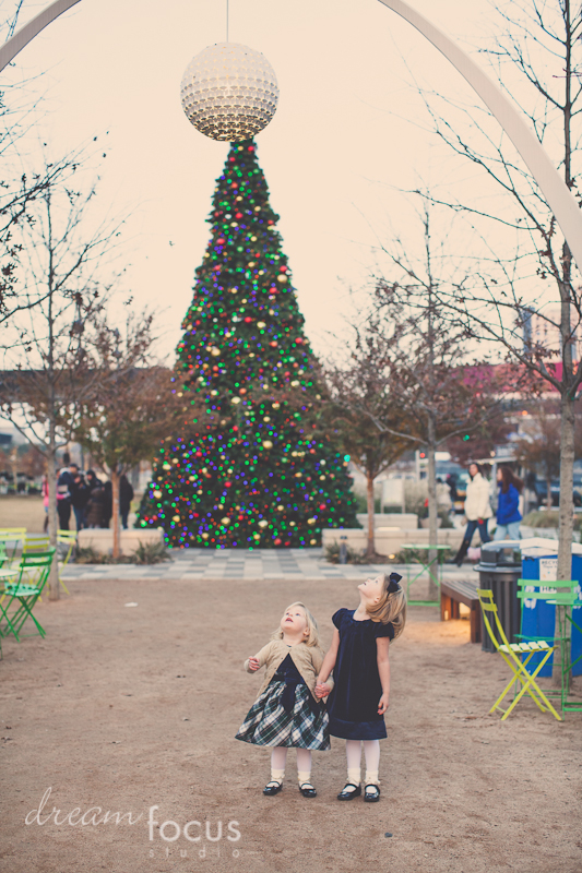 professional holiday photos Dallas Texas Klyde Warren Park