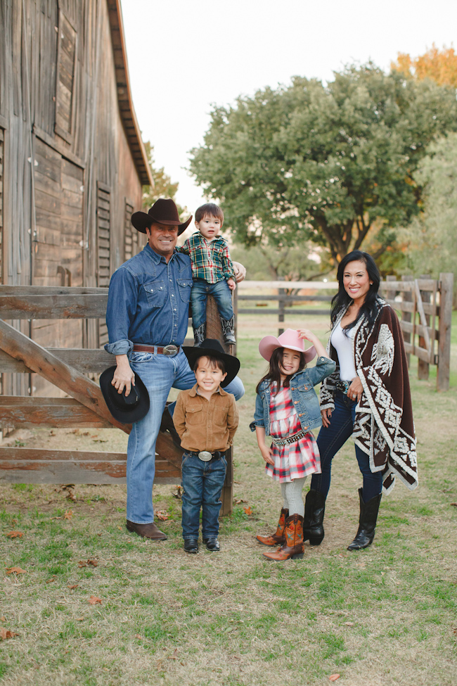 Merry Christmas Y’all | Western Family Photos from Texas