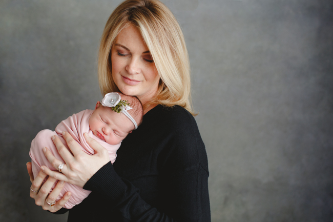newborn photgrapher dallas texas studio mom