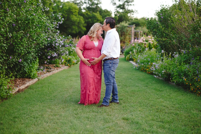 dallas pregnant photos in rose gardens of farmers branch
