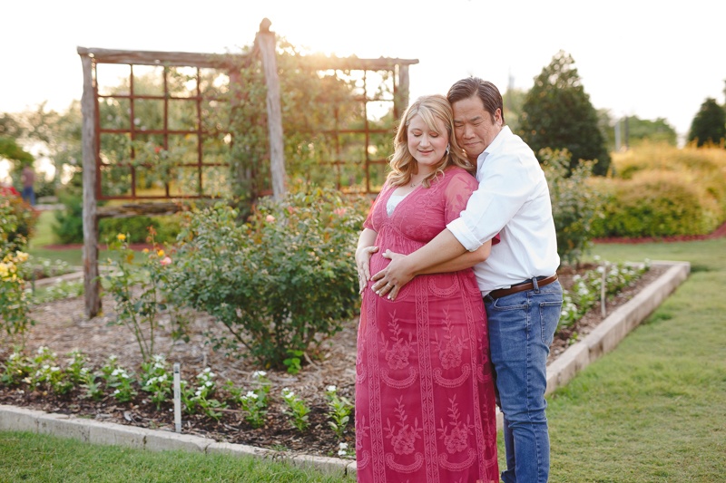 dallas pregnant photos in rose gardens of farmers branch