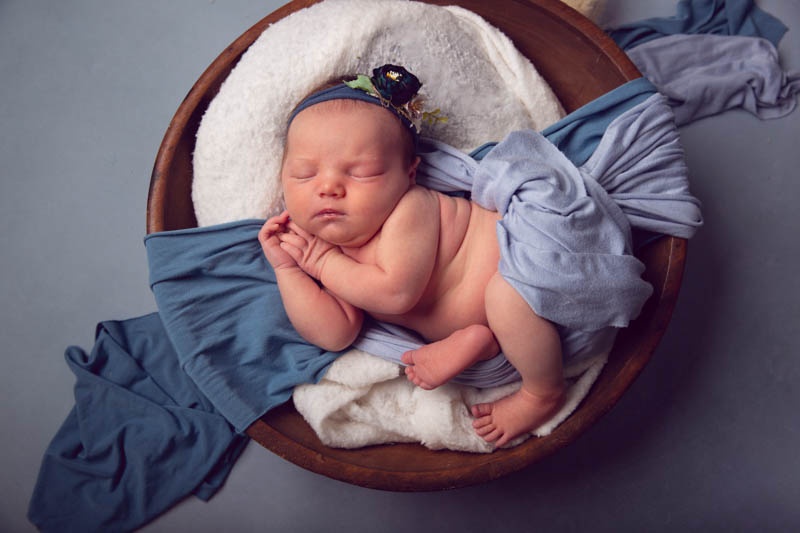 simple swaddle session dallas best newborn photographer dream focus studio