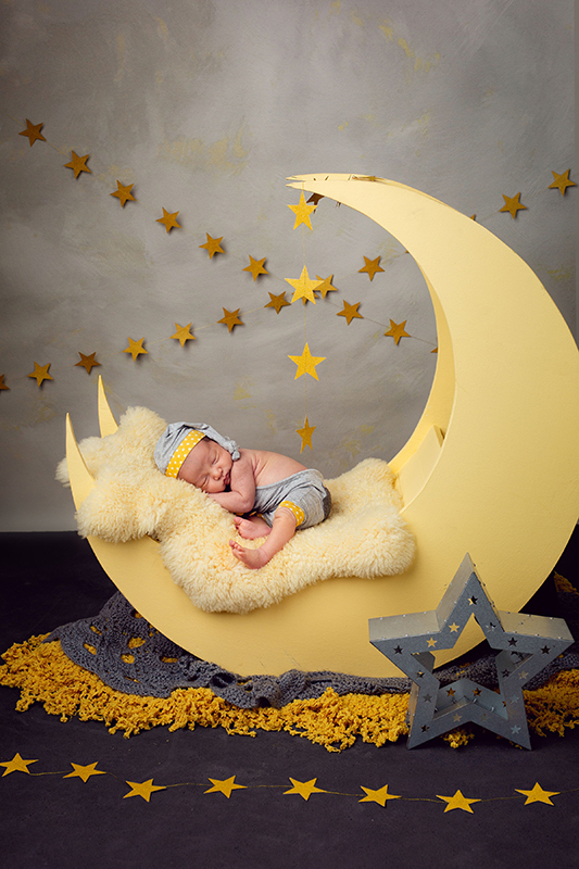 best dallas newborn photographer moon