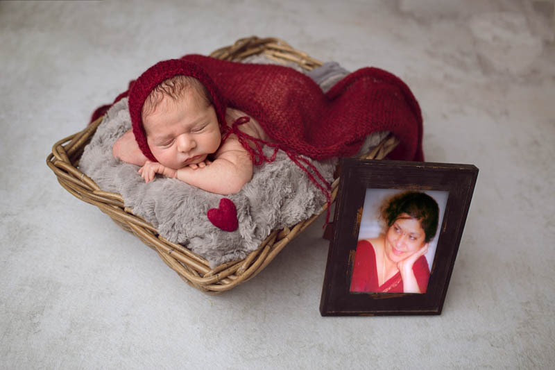 best dallas newborn photographer with grandmother